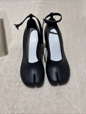Maison Margiela Paris Tabi Pumps